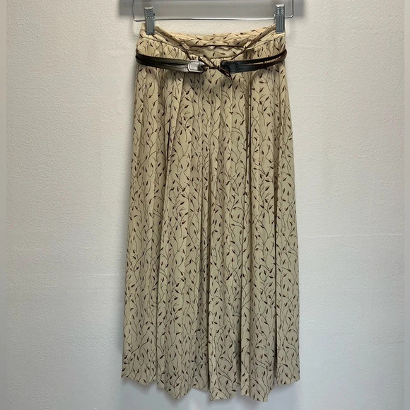 campus casuals Dresses & Skirts - Vintage Campus Casuals of California Pleated Midi Skirt with belt